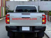 Cần bán gấp xe Toyota Hilux 2.4L 4x2 AT năm 2025, màu Trắng, Số tự động