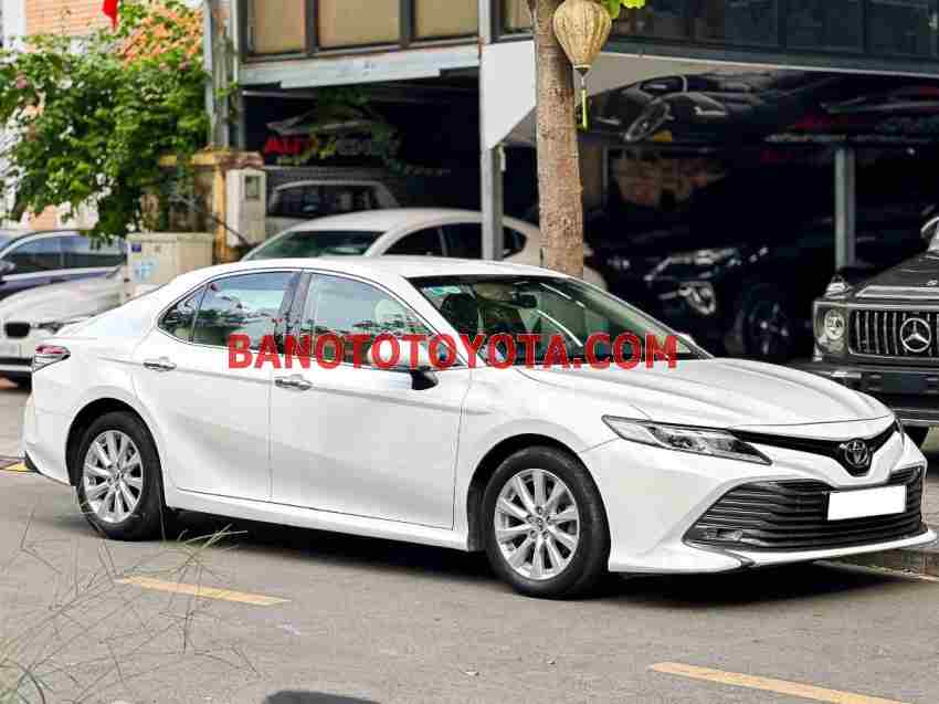 Cần bán xe Toyota Camry 2.0G màu Trắng 2021