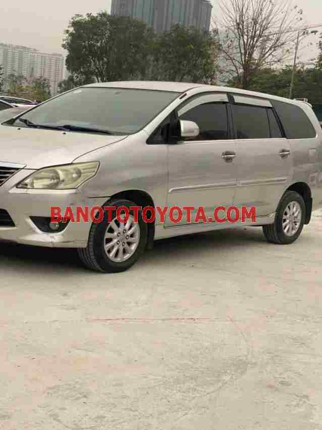 Cần bán Toyota Innova 2.0V 2012 - Số tự động