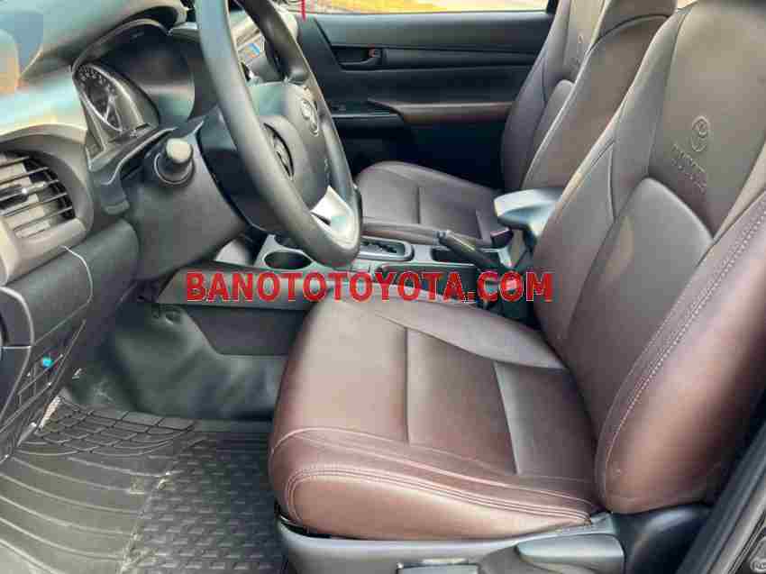 Cần bán xe Toyota Hilux 2.4L 4x2 AT màu Đen 2021