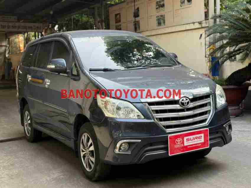 Cần bán xe Toyota Innova 2.0V năm 2015 màu Xanh cực đẹp