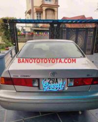Cần bán xe Toyota Camry GLi 2.2 màu Hồng 2001