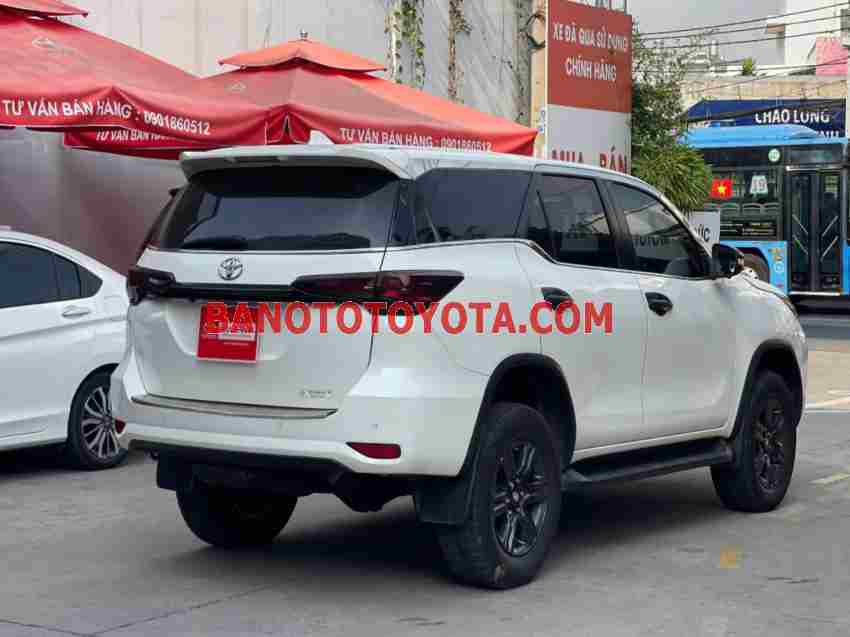 Cần bán gấp xe Toyota Fortuner 2.4L 4x2 MT 2022 màu Trắng