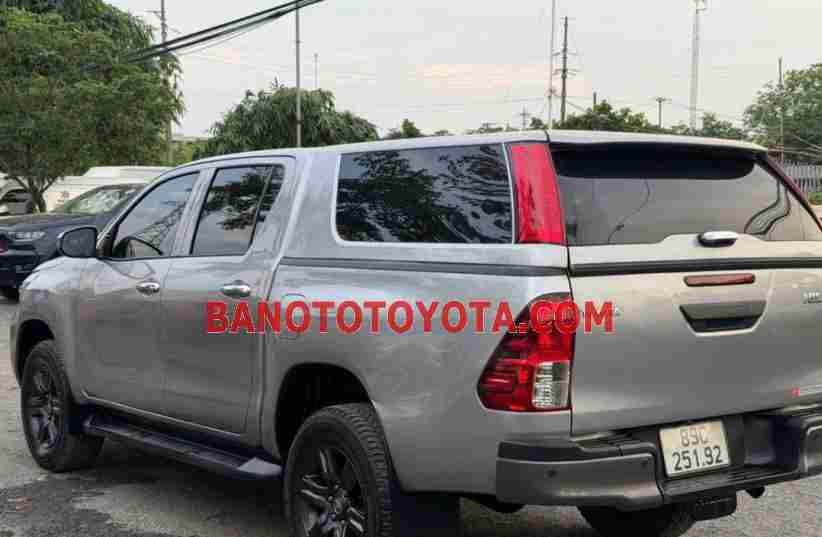 Toyota Hilux 2.4L 4x2 AT model 2021 xe chuẩn hết ý