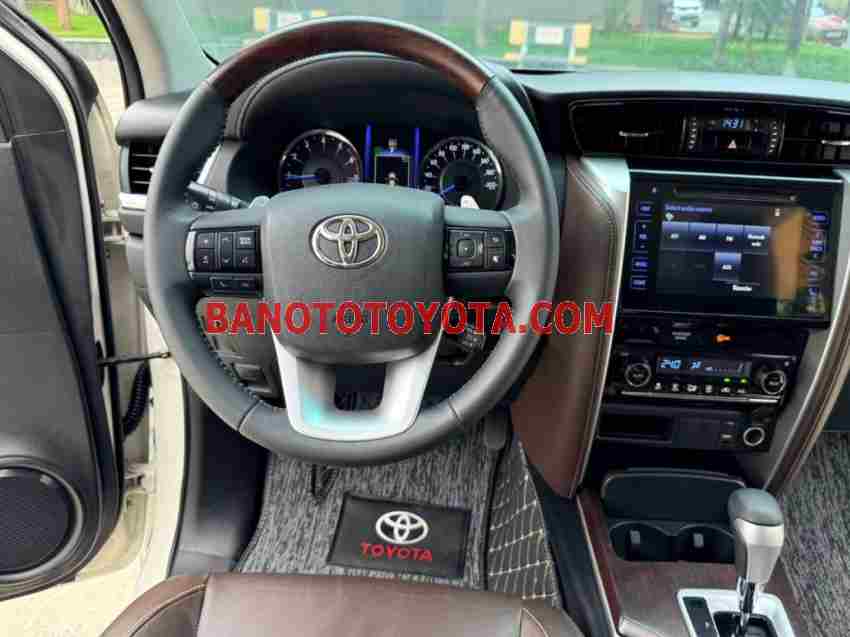 Cần bán xe Toyota Fortuner 2.7V 4x2 AT màu Trắng 2018