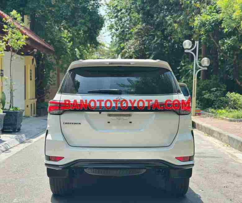 Cần bán Toyota Fortuner 2.4G 4x2 AT Legender Máy dầu 2021 màu Trắng