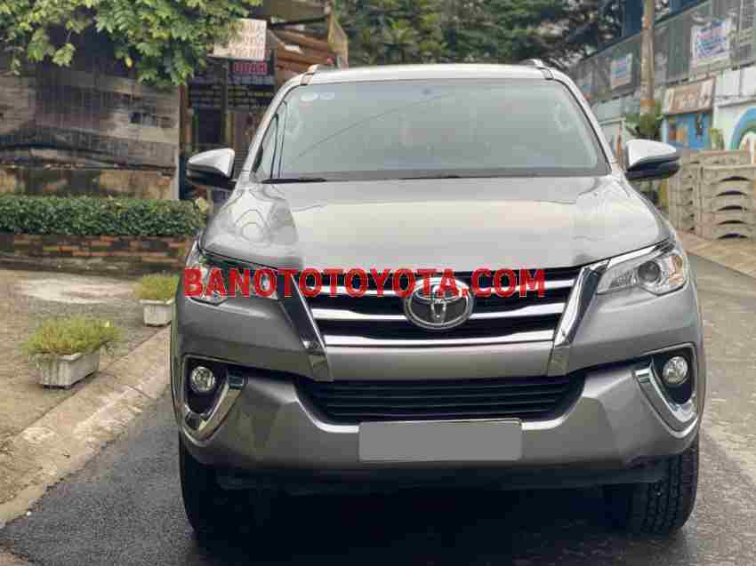 Cần bán gấp Toyota Fortuner 2.4G 4x2 AT đời 2019, màu Xám