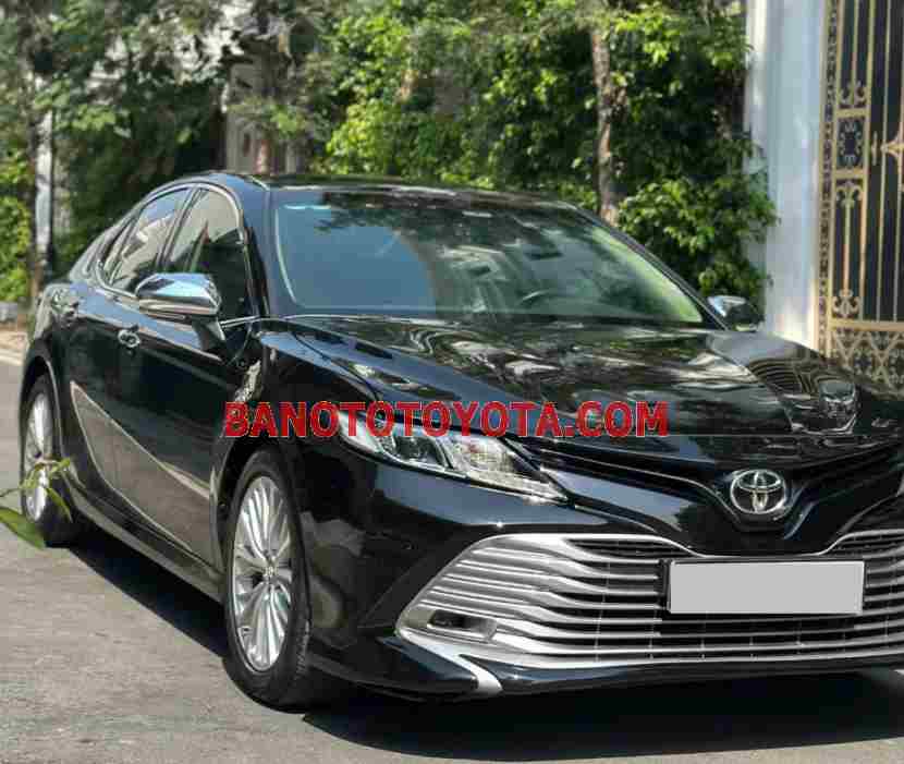 Cần bán gấp xe Toyota Camry 2.0G năm 2019, màu Đen, Số tự động