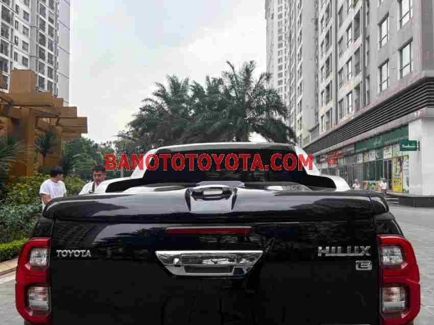 Cần bán gấp Toyota Hilux 2.4L 4x2 AT đời 2024, màu Đen