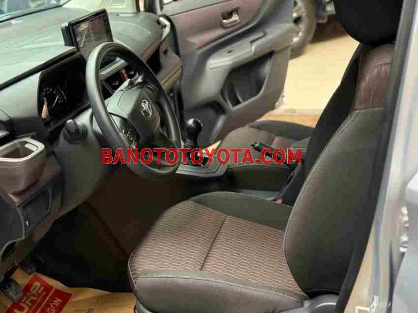 Cần bán xe Toyota Avanza Premio 1.5 MT năm 2023 màu Bạc cực đẹp