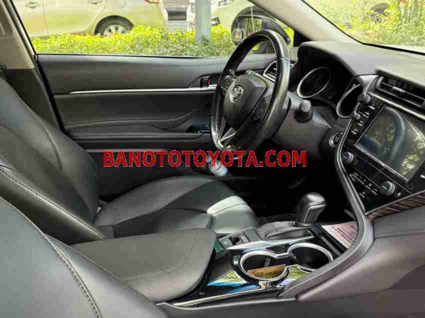 Cần bán gấp Toyota Camry 2.0G đời 2020, màu Trắng
