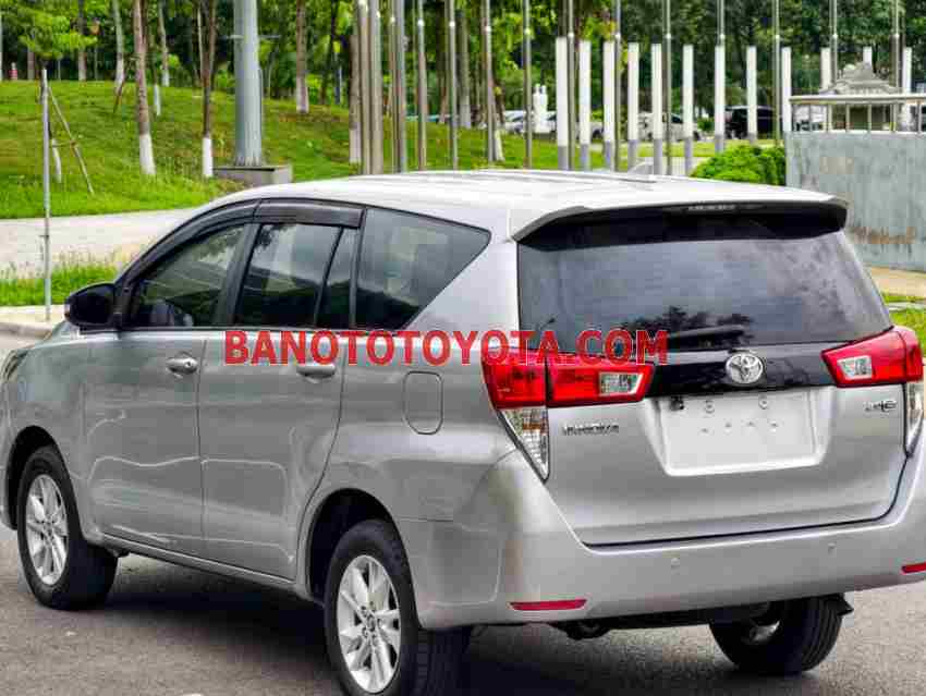 Cần bán xe Toyota Innova 2.0E màu Bạc 2018