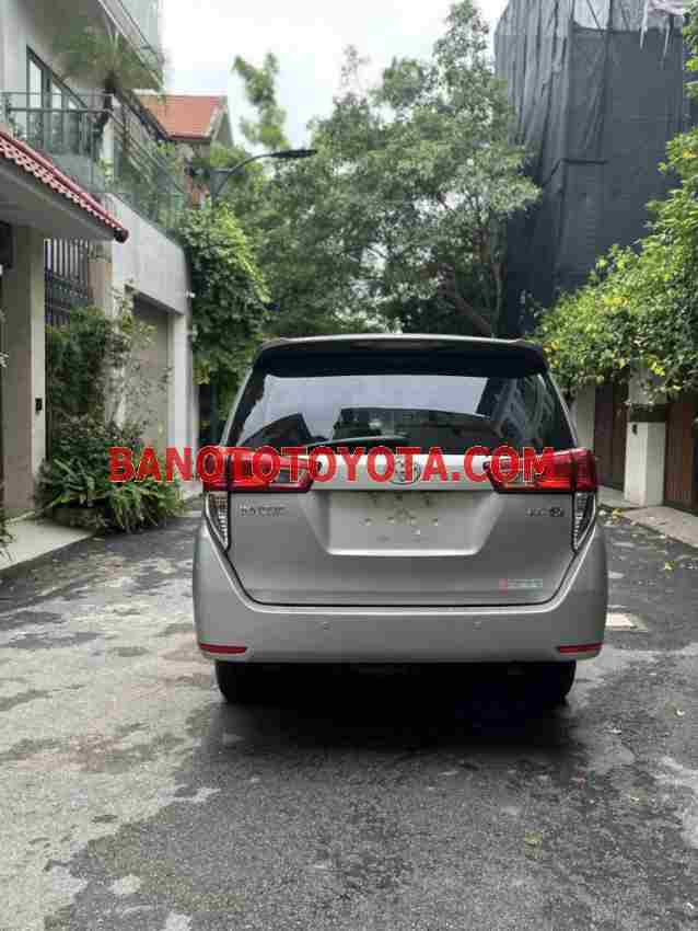 Cần bán xe Toyota Innova 2.0V màu Ghi 2016