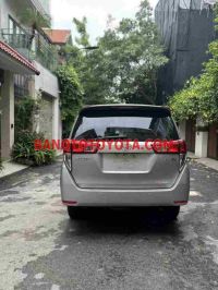 Cần bán xe Toyota Innova 2.0V màu Ghi 2016