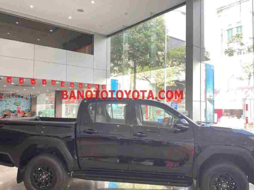 Toyota Hilux Pro 2.8L 4x2 AT năm 2026