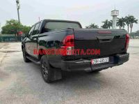 Cần bán gấp Toyota Hilux 2.4L 4x2 AT đời 2020, màu Đen