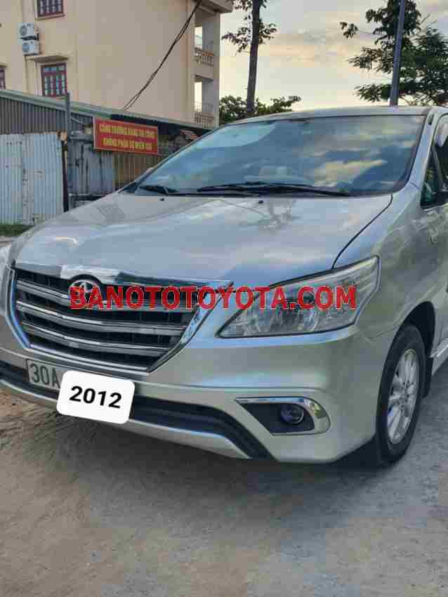 Cần bán xe Toyota Innova 2.0E năm 2012 màu Ghi cực đẹp