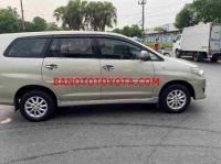 Cần bán gấp xe Toyota Innova 2.0E 2014 màu Vàng
