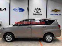 Cần bán xe Toyota Innova 2.0E năm 2017 màu Đồng cực đẹp