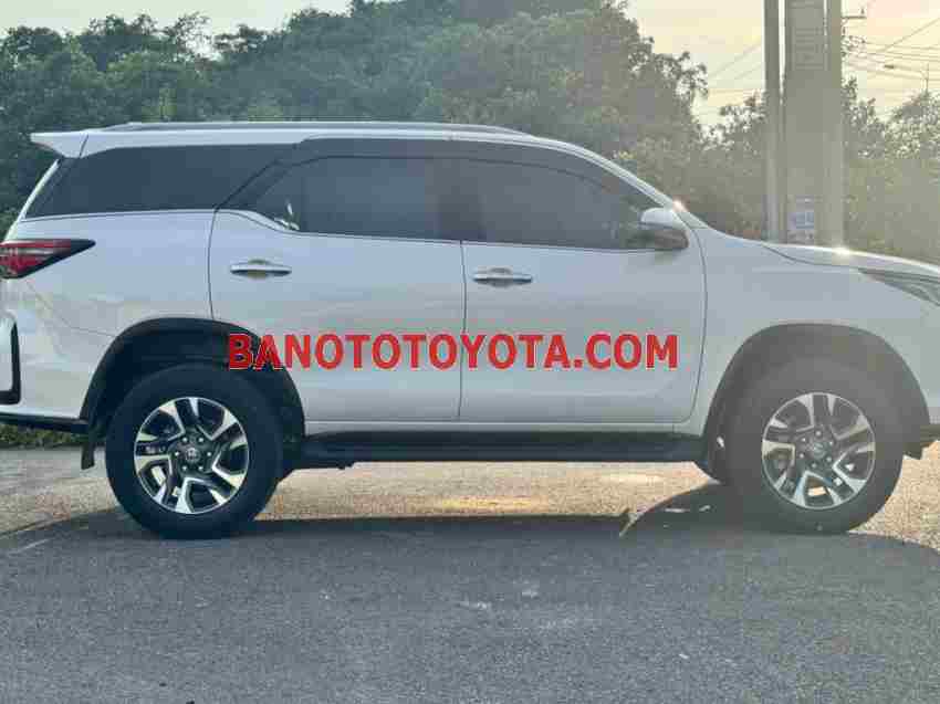 Cần bán gấp xe Toyota Fortuner Legender 2.4L 4x2 AT năm 2022, màu Trắng, Số tự động