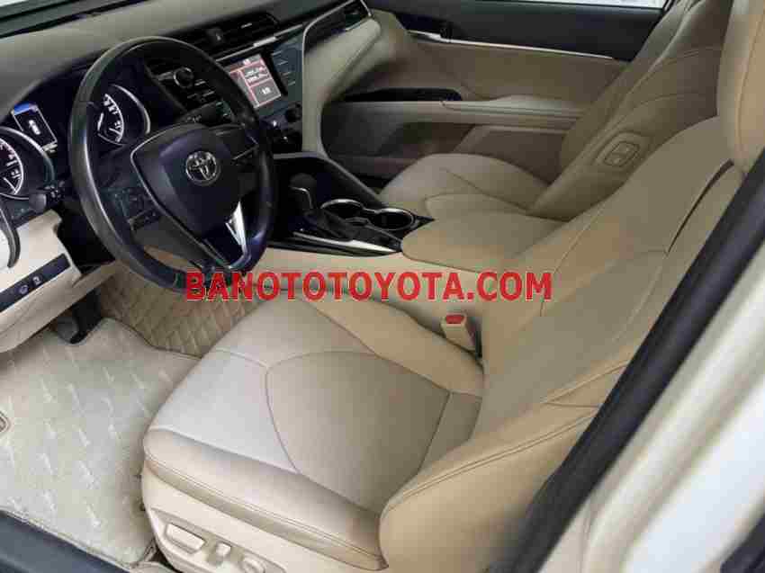 Cần bán xe Toyota Camry 2.0G năm 2019 màu Trắng cực đẹp