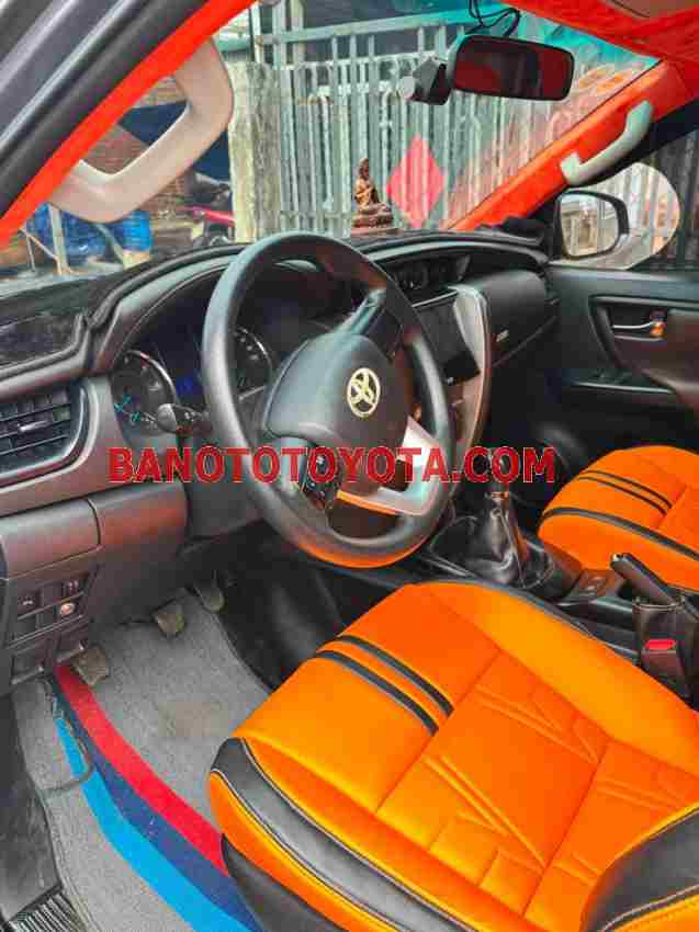 Cần bán gấp xe Toyota Fortuner 2.4G 4x2 MT năm 2016, màu Xám, Số tay