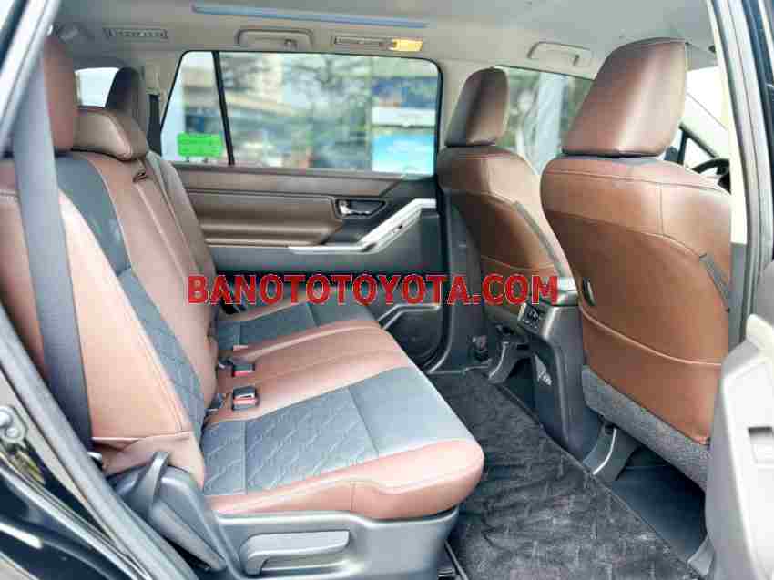 Toyota Innova Cross 2.0V CVT 2025 Số tự động giá đẹp