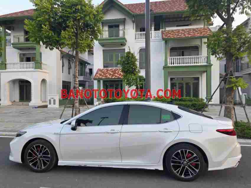 Toyota Camry 2.5 HEV Top 2025 - Giá tốt