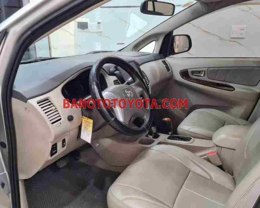 Cần bán Toyota Innova 2.0V 2012, xe đẹp giá rẻ bất ngờ