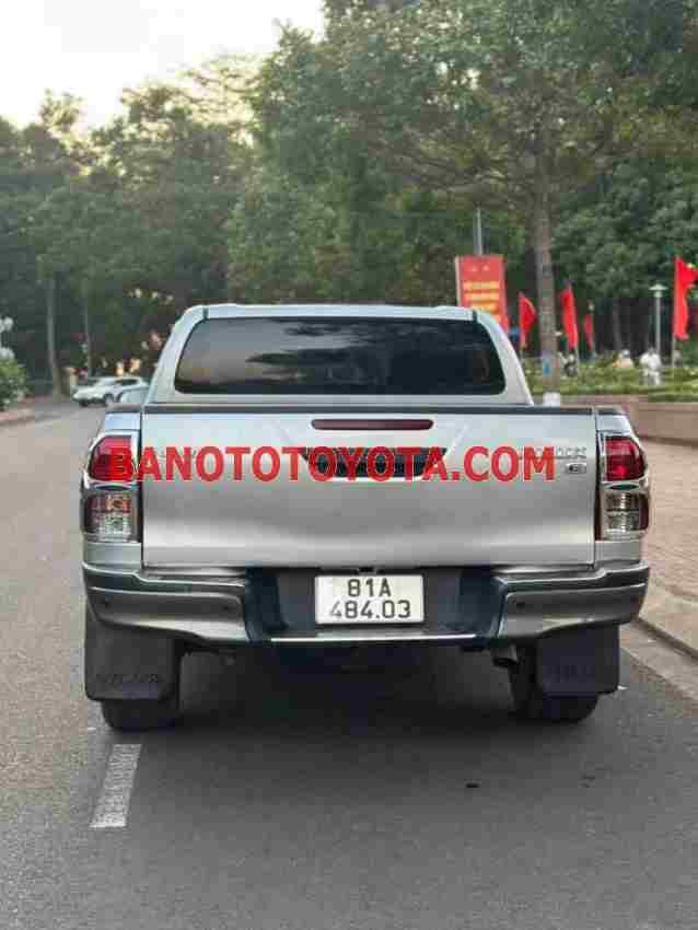 Cần bán xe Toyota Hilux 2.4E 4x2 AT năm 2018 màu Bạc cực đẹp