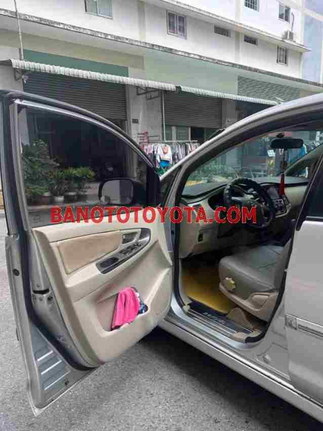 Cần bán gấp Toyota Innova 2.0E 2014 - Xe đẹp - Giá tốt