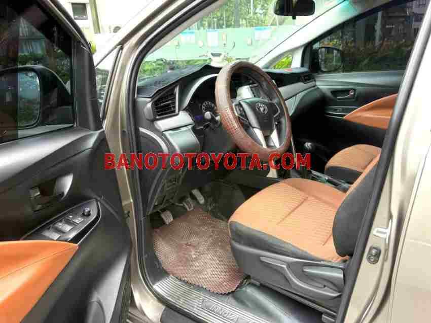 Cần bán xe Toyota Innova 2.0E màu Nâu 2019