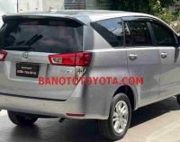 Cần bán gấp Toyota Innova 2.0E đời 2017, màu Bạc
