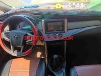 Cần bán xe Toyota Innova 2.0E màu Bạc 2017