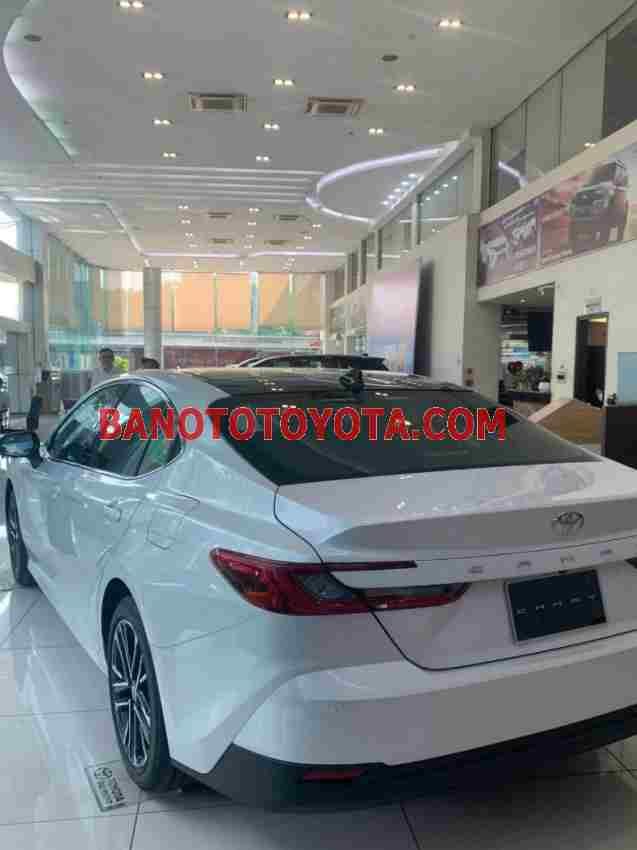 Toyota Camry 2.5 HEV Top 2026. Kết nối giá trị thật