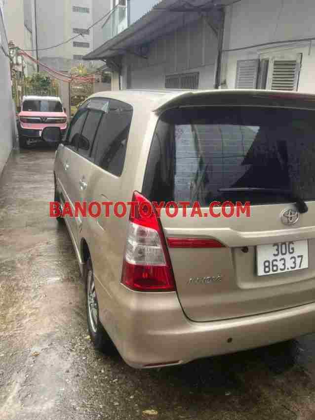 Toyota Innova 2.0E model 2015 xe chuẩn hết ý