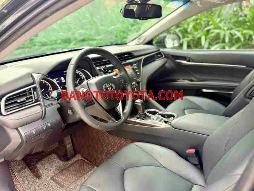 Cần bán Toyota Camry 2.5Q Máy xăng 2021 màu Đen