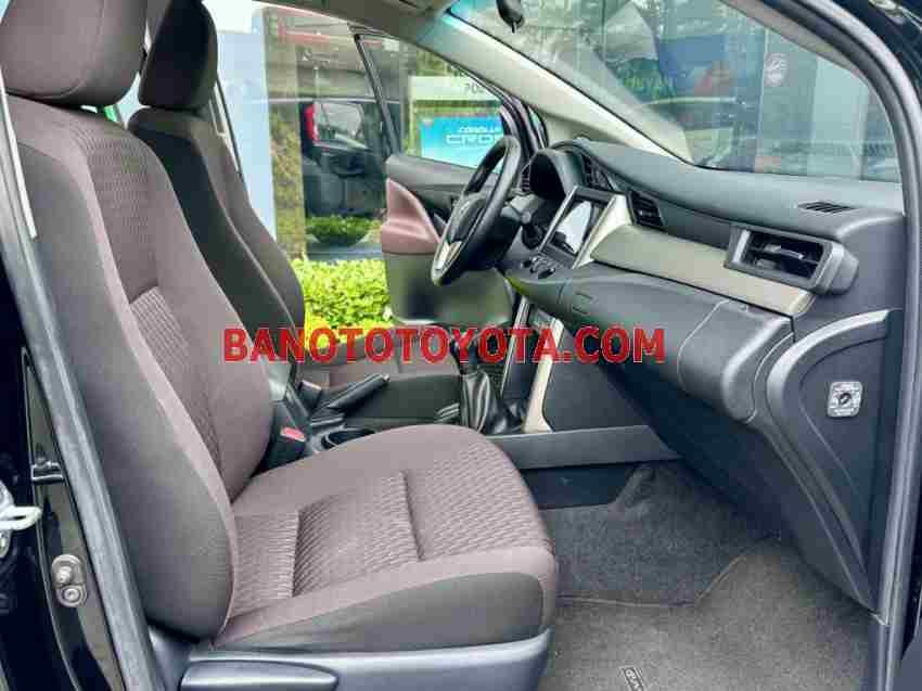 Cần bán gấp Toyota Innova E 2.0 MT đời 2021, màu Đen