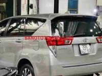 Cần bán gấp xe Toyota Innova 2.0E năm 2017, màu Cát, Số tay