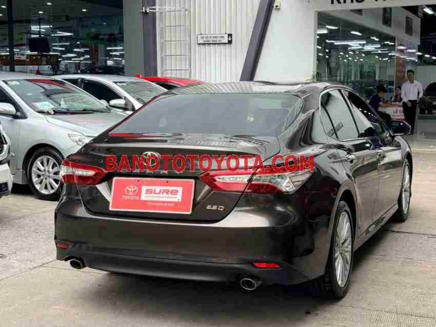 Cần bán xe Toyota Camry 2.5Q màu Nâu 2021