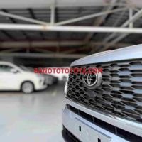 Bán xe Toyota Innova Cross HEV 2.0 CVT đời 2026, màu Bạc, giá cạnh tranh