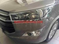 Cần bán gấp xe Toyota Innova 2.0E 2017 màu Nâu