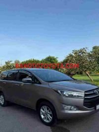 Toyota Innova 2.0E model 2017 xe chuẩn hết ý