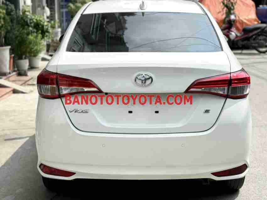 Cần bán gấp xe Toyota Vios E CVT 2021 màu Trắng