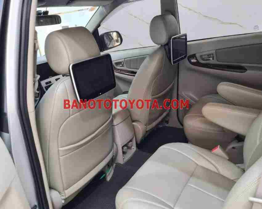 Cần bán xe Toyota Innova 2.0V đời 2012