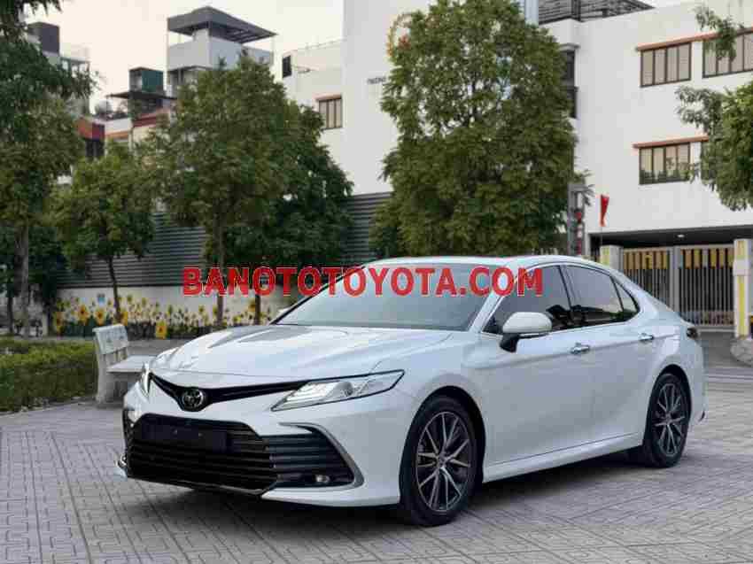 Cần bán gấp xe Toyota Camry 2.5Q năm 2022, màu Trắng, Số tự động