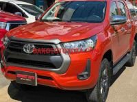 Cần bán gấp Toyota Hilux 2.4L 4x2 AT đời 2021, màu Cam